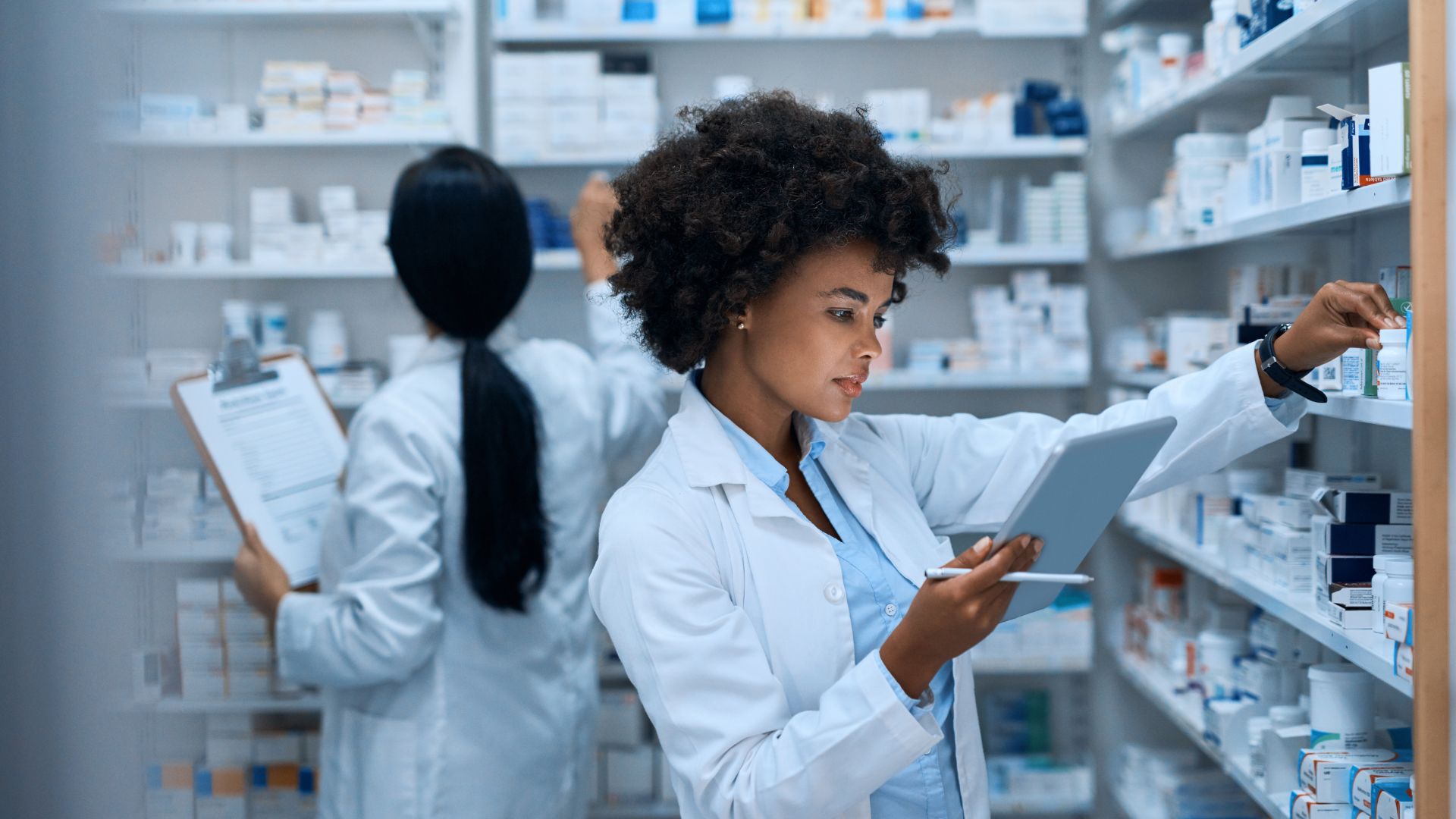 pharmacist-using-hashealth